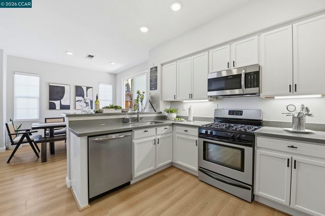 769 Plantation Ln, Hayward, CA 94544