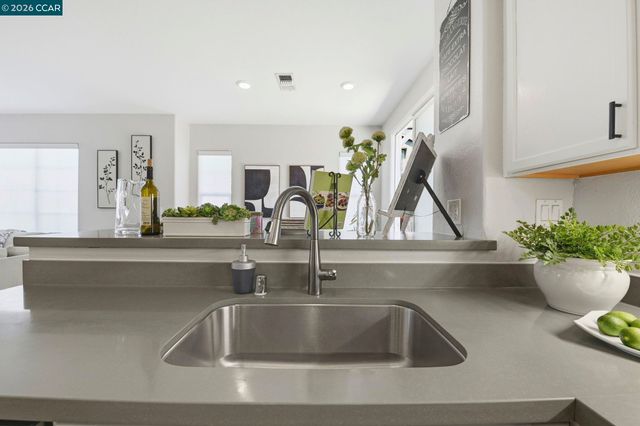 769 Plantation Ln, Hayward, CA 94544