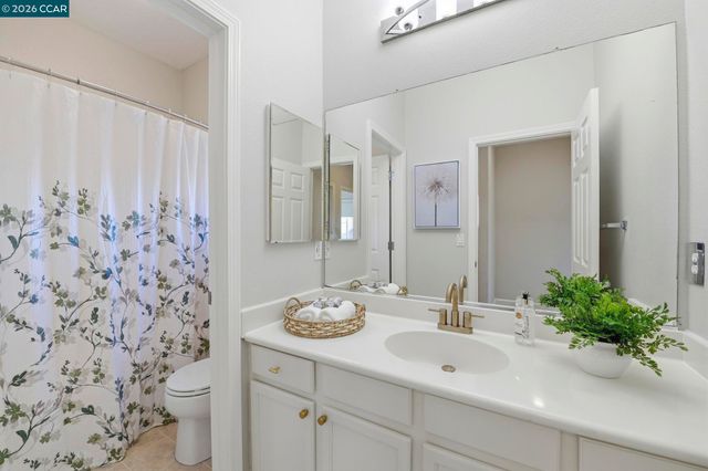 769 Plantation Ln, Hayward, CA 94544