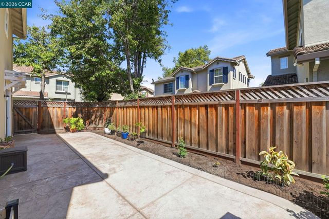 769 Plantation Ln, Hayward, CA 94544