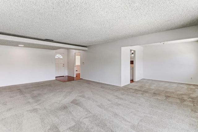 7443 Mooncrest Way, Sacramento, CA 95831