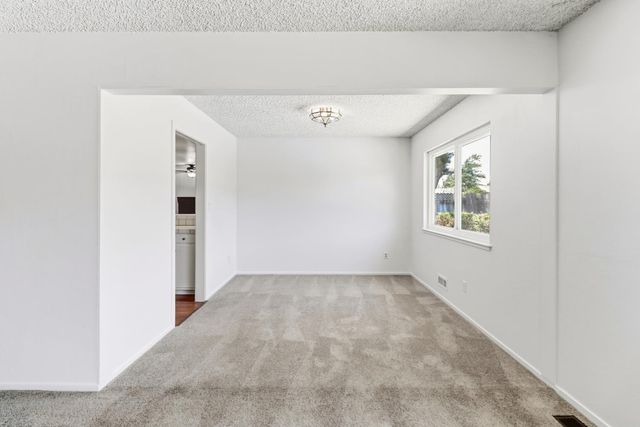 7443 Mooncrest Way, Sacramento, CA 95831