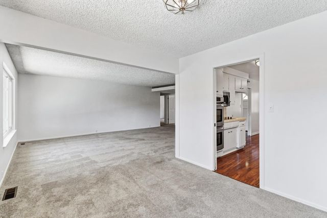 7443 Mooncrest Way, Sacramento, CA 95831