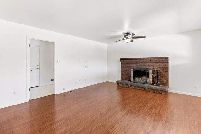 7443 Mooncrest Way, Sacramento, CA 95831