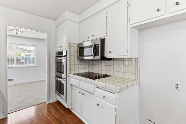 7443 Mooncrest Way, Sacramento, CA 95831
