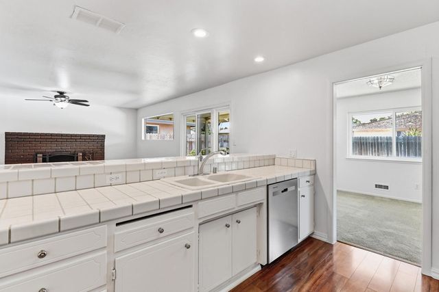 7443 Mooncrest Way, Sacramento, CA 95831