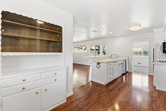 7443 Mooncrest Way, Sacramento, CA 95831