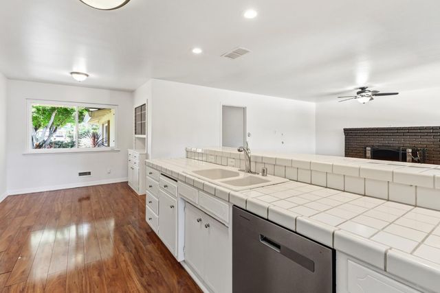 7443 Mooncrest Way, Sacramento, CA 95831