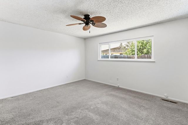 7443 Mooncrest Way, Sacramento, CA 95831