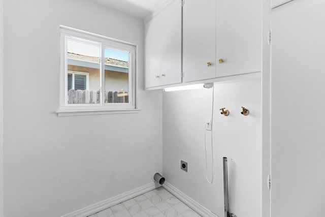 7443 Mooncrest Way, Sacramento, CA 95831
