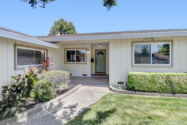 7443 Mooncrest Way, Sacramento, CA 95831