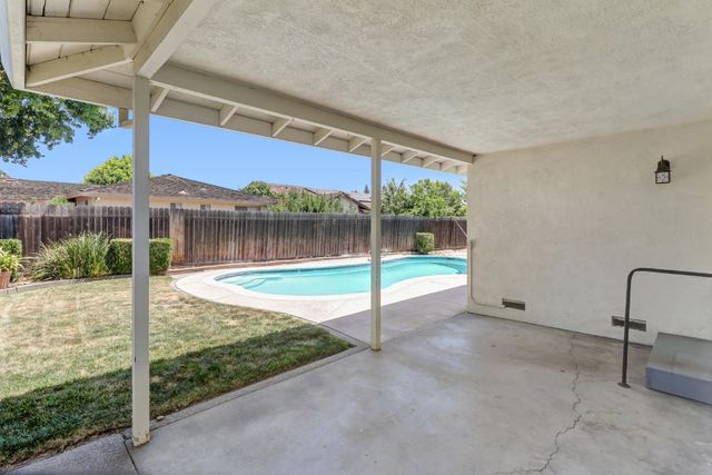 7443 Mooncrest Way, Sacramento, CA 95831