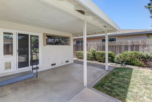7443 Mooncrest Way, Sacramento, CA 95831