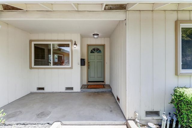 7443 Mooncrest Way, Sacramento, CA 95831