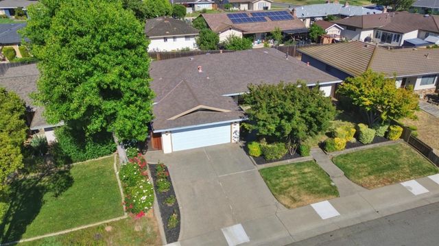 7443 Mooncrest Way, Sacramento, CA 95831