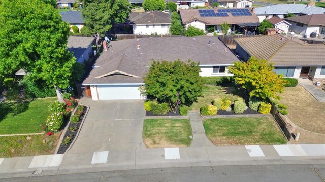 7443 Mooncrest Way, Sacramento, CA 95831