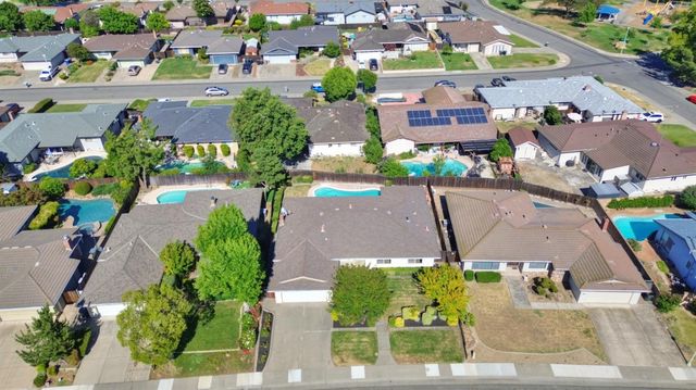 7443 Mooncrest Way, Sacramento, CA 95831