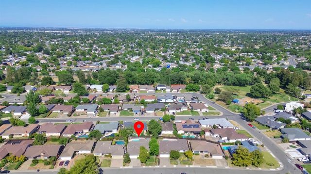 7443 Mooncrest Way, Sacramento, CA 95831