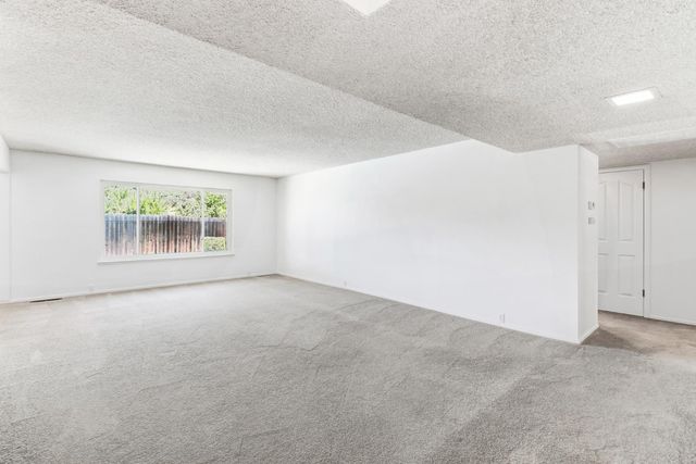 7443 Mooncrest Way, Sacramento, CA 95831