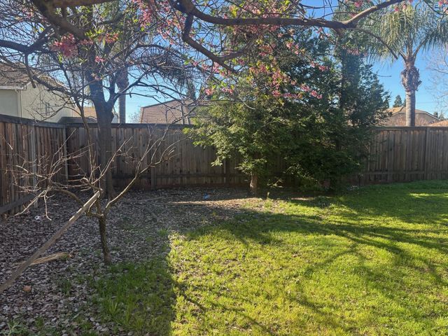 100 Marinette Ct, Roseville, CA 95747