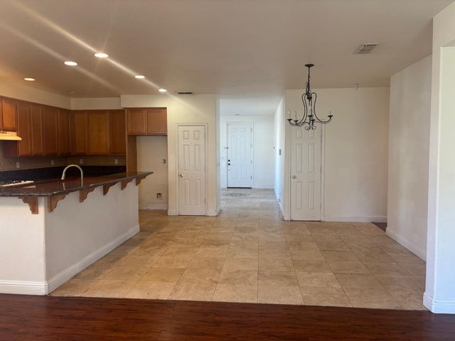 100 Marinette Ct, Roseville, CA 95747