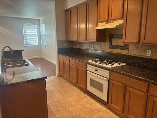 100 Marinette Ct, Roseville, CA 95747