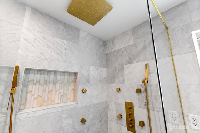 31 Virginia Avenue, Hazlet, NJ 07730