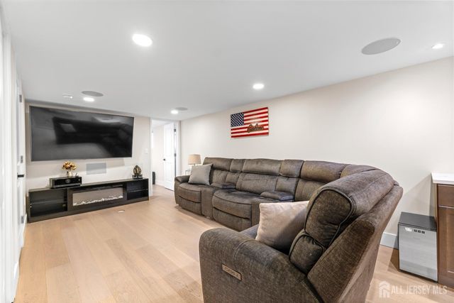 31 Virginia Avenue, Hazlet, NJ 07730