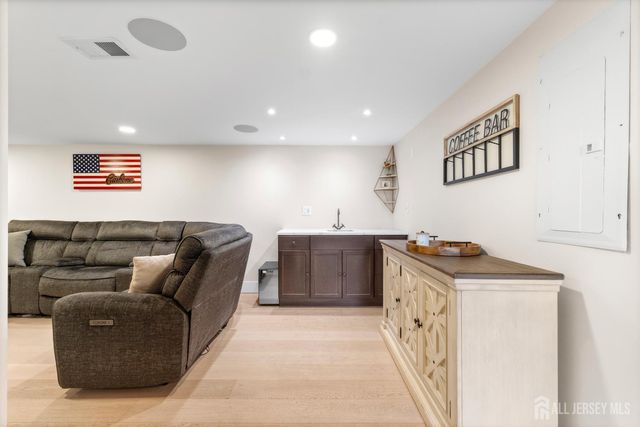 31 Virginia Avenue, Hazlet, NJ 07730