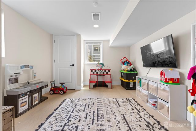 31 Virginia Avenue, Hazlet, NJ 07730