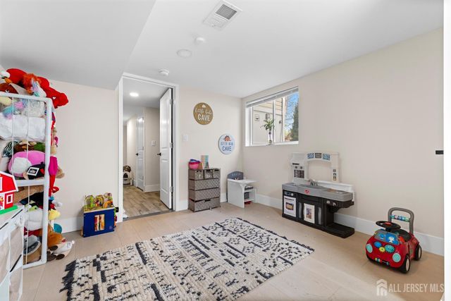 31 Virginia Avenue, Hazlet, NJ 07730