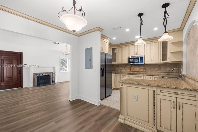 3411 SW 27th St 3411, Miami, FL 33133