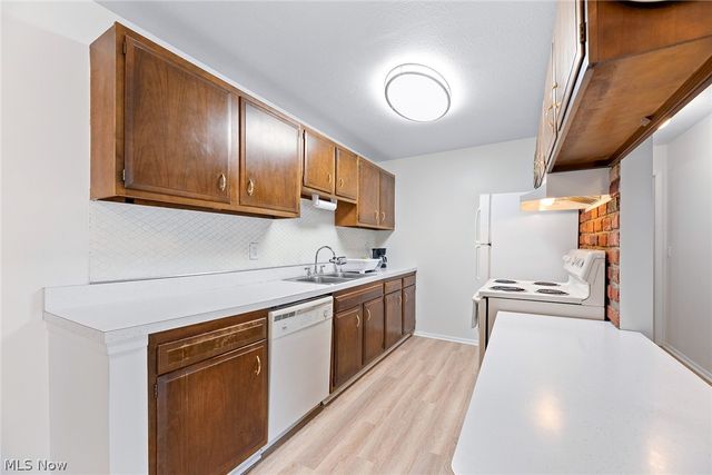 8405 N Akins Road 204, North Royalton, OH 44133