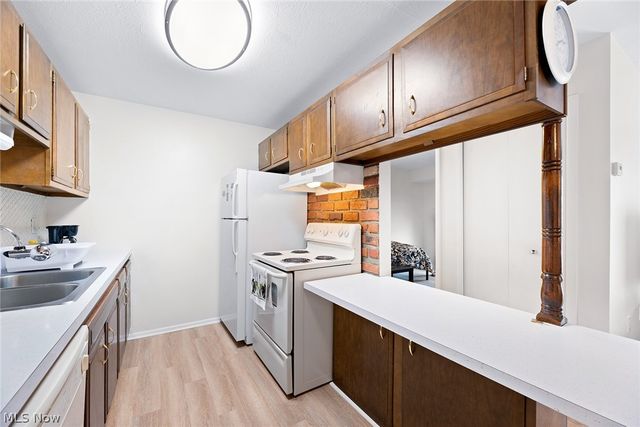 8405 N Akins Road 204, North Royalton, OH 44133