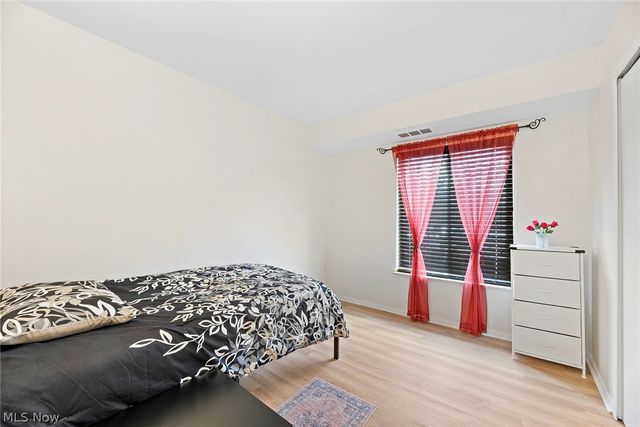 8405 N Akins Road 204, North Royalton, OH 44133