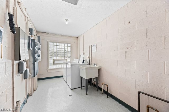 8405 N Akins Road 204, North Royalton, OH 44133