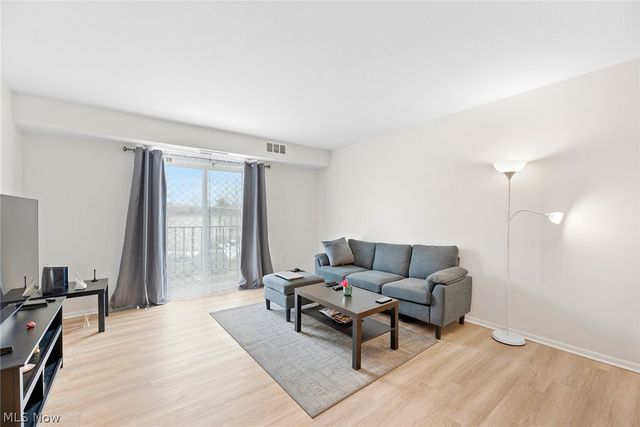 8405 N Akins Road 204, North Royalton, OH 44133