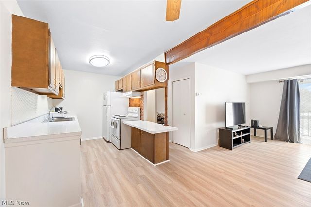 8405 N Akins Road 204, North Royalton, OH 44133