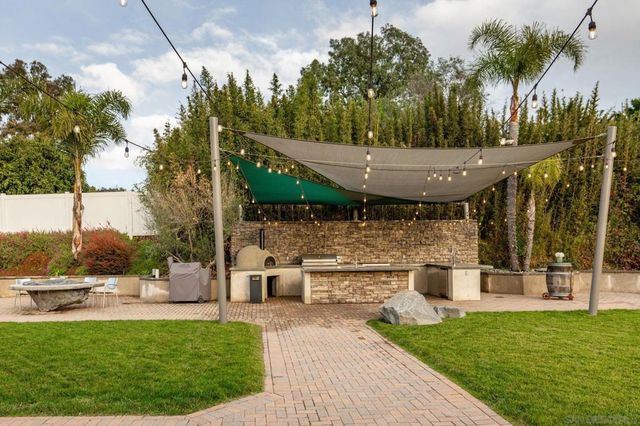 1441 E Taylor St, Vista, CA 92084