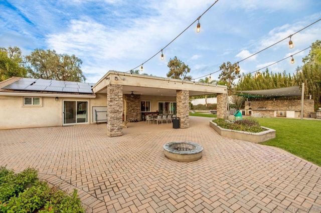 1441 E Taylor St, Vista, CA 92084