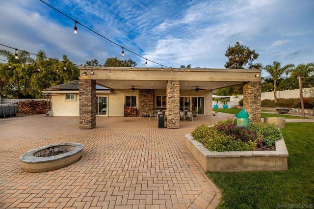 1441 E Taylor St, Vista, CA 92084