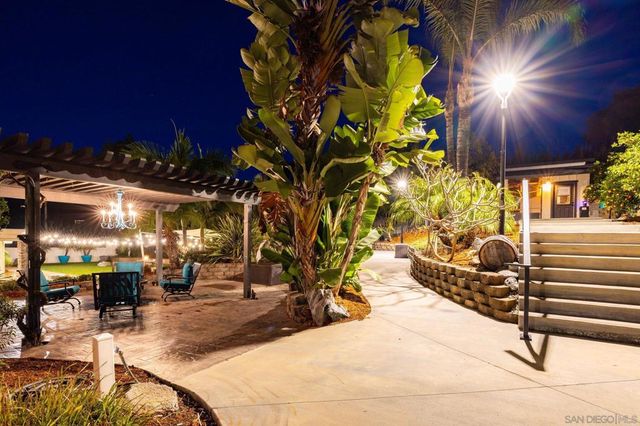 1441 E Taylor St, Vista, CA 92084