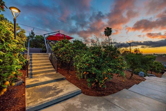 1441 E Taylor St, Vista, CA 92084