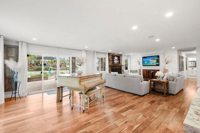 1441 E Taylor St, Vista, CA 92084