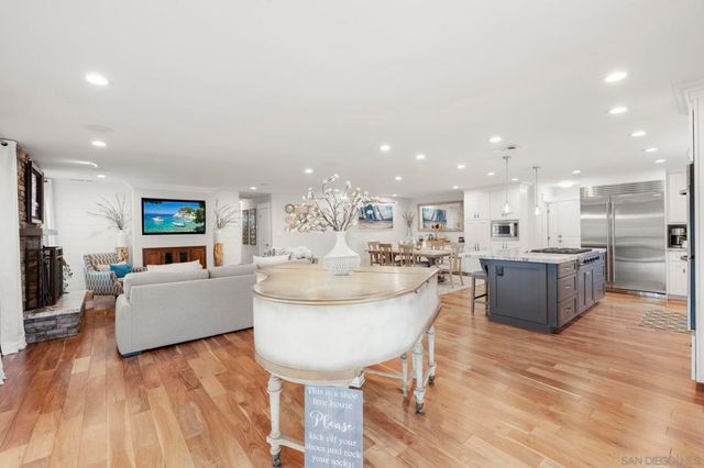 1441 E Taylor St, Vista, CA 92084