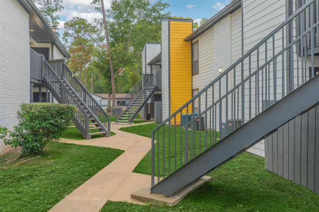 21717 Inverness Forest Boulevard 1911, Houston, TX 77073