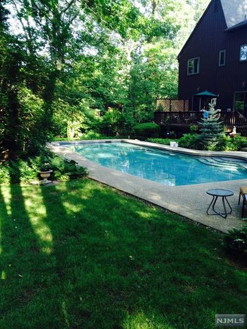 41 Cobblestone Crossing, Norwood, NJ 07648