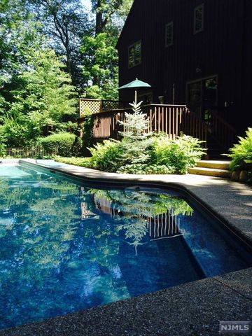 41 Cobblestone Crossing, Norwood, NJ 07648