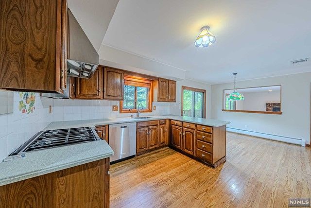 41 Cobblestone Crossing, Norwood, NJ 07648