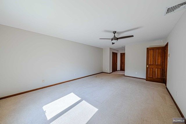 41 Cobblestone Crossing, Norwood, NJ 07648